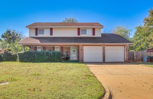 Central Oklahoma City House | 3 Mi to Diamond Ballroom: Home w/Fenced Yard!
