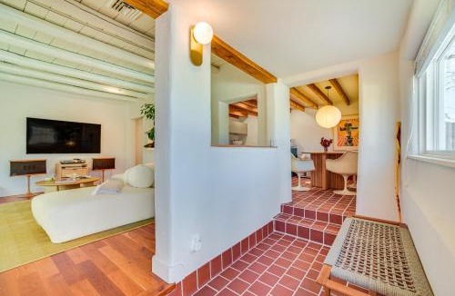Southside House | 3 Mi to Downtown - Condo w/Hot Tub in Santa Fe!