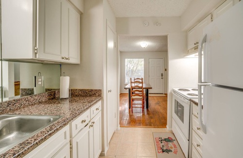 Knox - Henderson Condo | 3 Mi to Downtown Dallas: Condo w/Pool Access!