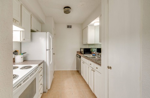 Knox - Henderson Condo | 3 Mi to Downtown Dallas: Condo w/Pool Access!