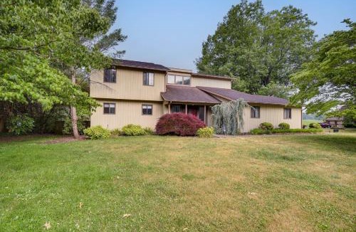 Eden House | 3 Mi to Downtown Inviting Lancaster Home!