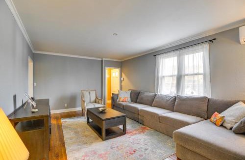 White Plains House | 3 Mi to Downtown Spacious White Plains Home