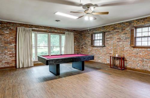 Alexandria House | 3 Mi to Dtwn Alexandria: Family Home w/Hot Tub!