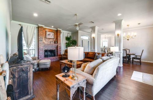 Aubrey House | ~ 3 Mi to Dtwn: Aubrey Vacation Rental w/Patio!