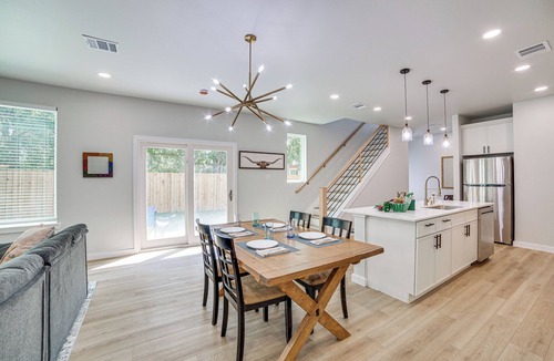 South Dallas - Fair Park House | 3 Mi to Dtwn Dallas: Pet-Friendly Retreat w/Yard
