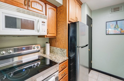 Knox - Henderson Condo | 3 Mi to Dtwn Dallas: Walkable Couples Retreat