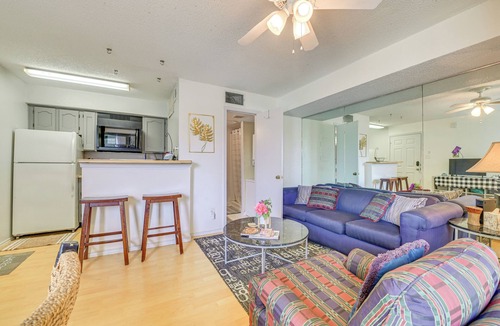 Fort Worth Apartment | 3 Mi to Dtwn Fort Worth! Condo w/Hot Tub & Pool