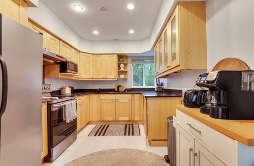 Norwalk Condo | 3 Mi to Dtwn Norwalk: Cozy Condo