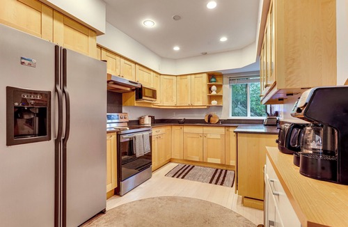 Norwalk Condo | 3 Mi to Dtwn Norwalk: Cozy Condo
