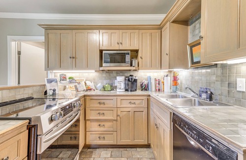 Central Oklahoma City Cottage | 3 Mi to Dtwn Okc: Pet-friendly Paseo Gem!