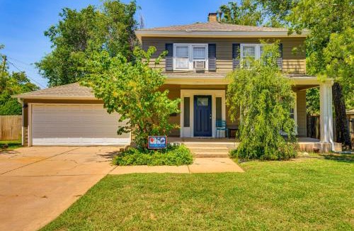 Central Oklahoma City House | 3 Mi to Dtwn OKC: Pet-Friendly Paseo Gem!
