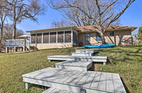Seguin House | 3 Mi to Dtwn! Riverfront Seguin Home w/Sunroom