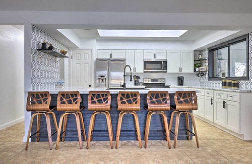 Seguin House | 3 Mi to Dtwn! Riverfront Seguin Home w/Sunroom