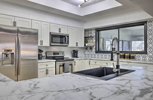 Seguin House | 3 Mi to Dtwn! Riverfront Seguin Home w/Sunroom