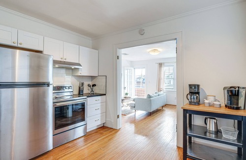 Roanoke Apartment | < 3 Mi to Dtwn Roanoke: Inviting Unit w/Balcony