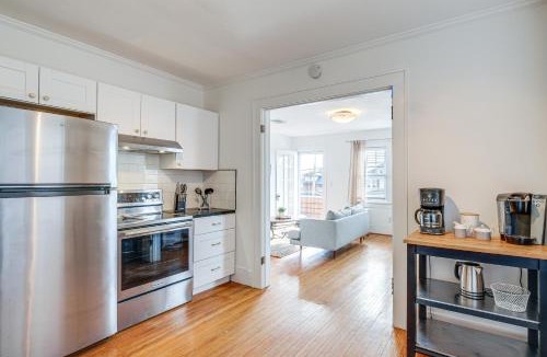 Roanoke Apartment | < 3 Mi to Dtwn Roanoke: Inviting Unit w/Balcony
