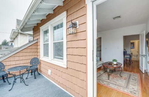 Roanoke Apartment | < 3 Mi to Dtwn Roanoke: Inviting Unit w/Balcony