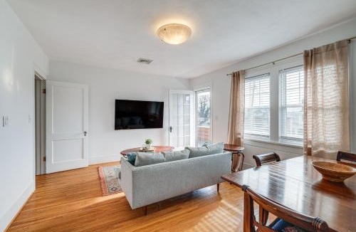 Roanoke Apartment | < 3 Mi to Dtwn Roanoke: Inviting Unit w/Balcony