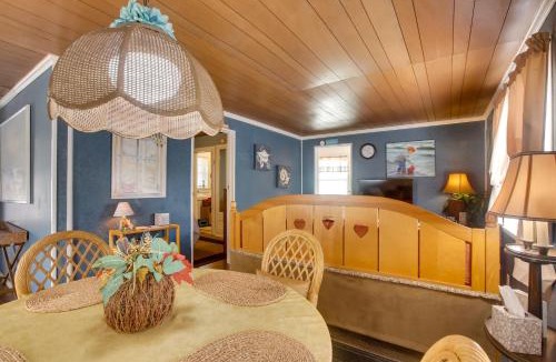College Park Apartment | < 3 Mi to Golf & Swim: Cozy Oasis in Lake Worth!