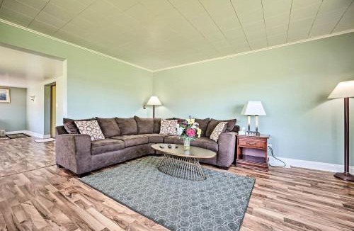 Shorewood-Tower Hills-Harbert House | 3 Mi to Lake Michigan Access Sawyer Home with Patio