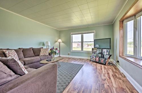 Shorewood-Tower Hills-Harbert House | 3 Mi to Lake Michigan Access Sawyer Home with Patio