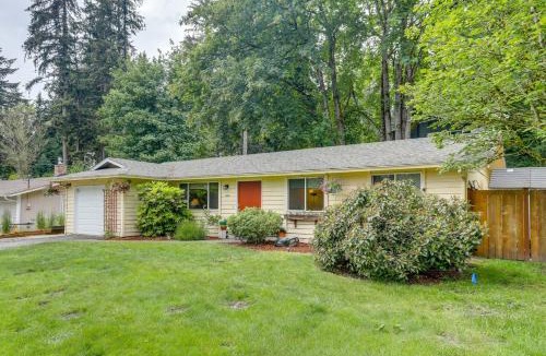 Inglewood House | 3 Mi to Lake Sammamish! Pet-Friendly Home w/Deck