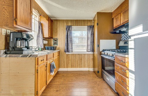 Pine Bluff House | 3 Mi to Lake Saracen: Pine Bluff Home w/Grill!