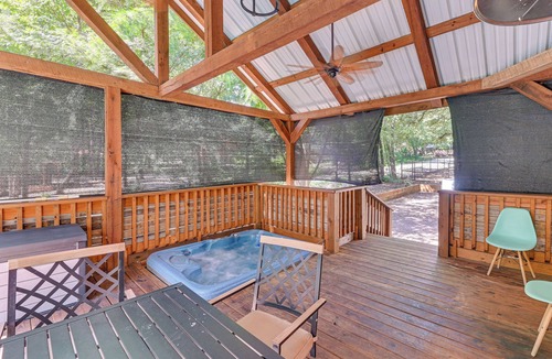 Gordonville Cabin | 3 Mi to Lake Texoma: Gordonville Getaway!