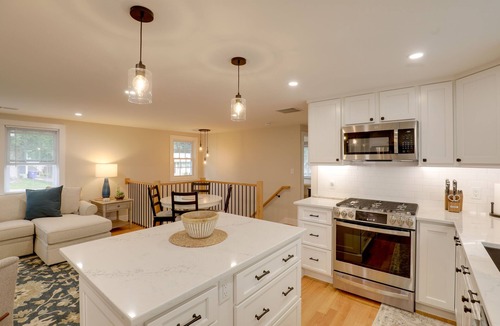Bedford Condo | 3 Mi to Minute Man NHP: 'Summer St Retreat' + Deck
