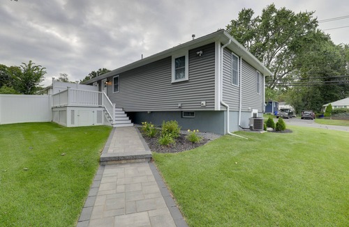 Bedford Condo | 3 Mi to Minute Man NHP: 'Summer St Retreat' + Deck