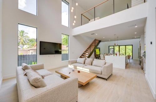 East Naples House | 3 Mi to Naples Beach: Chic Group Getaway w/Pools!