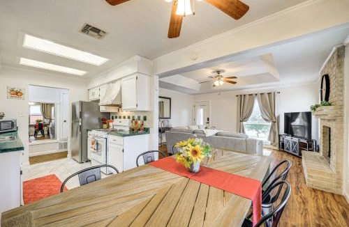 Universal City House | 3 Mi to Randolph AFB: Family Home w/Poker Table!