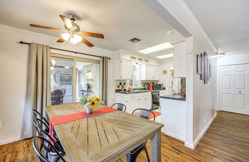 Universal City Cottage | 3 Mi to Randolph Afb: Family Home w/Poker Table!