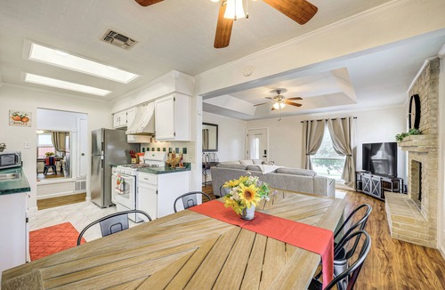 Universal City Cottage | 3 Mi to Randolph Afb: Family Home w/Poker Table!