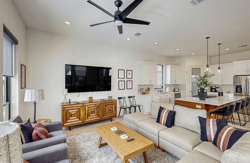 Mahncke Park House | 3 Mi to San Antonio River Walk: Gem w/Heated Pool