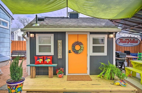 North San Antonio - SAT Cottage | 3 Mi to San Antonio Zoo: Bright Texas Cottage!
