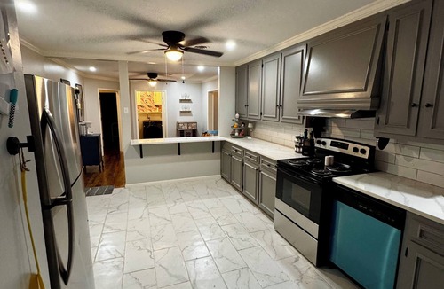 Pine Bluff House | 3 Mi to Saracen Landing! Family Getaway w/Deck