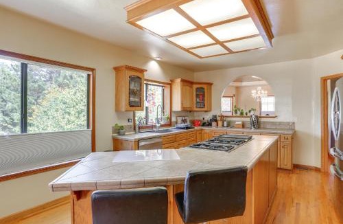 Eureka House | 3 Mi to Sequoia Park Zoo: Spacious Home w/Sunroom