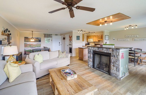 Sugar Mountain Apartment | 3 Mi to Slopes! Mtn-view Condo in Banner Elk