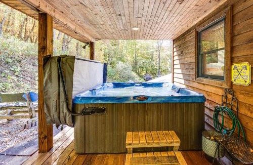 Edray House | 3 Mi to Snowshoe Resort Cabin with Hot Tub