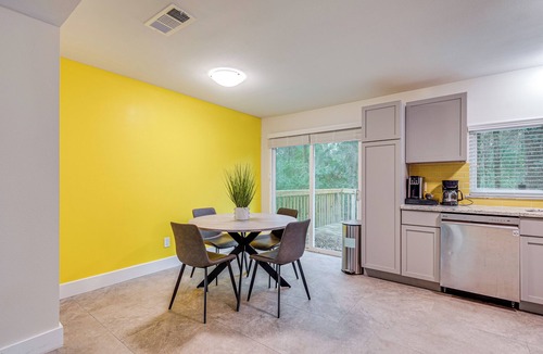 Grogan's Mill House | 3 Mi to The Woodlands: Warm & Welcoming Home!