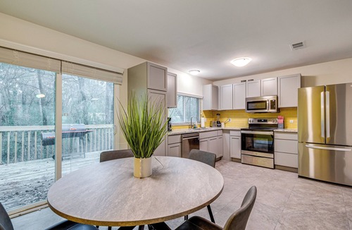 Grogan's Mill House | 3 Mi to The Woodlands: Warm & Welcoming Home!