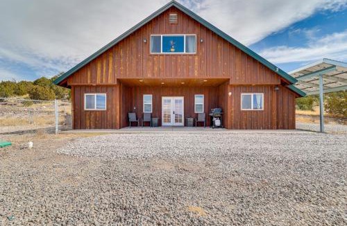 Springerville House | 3 Mi to Trails: Secluded Eagar Cabin w/Mtn Views!