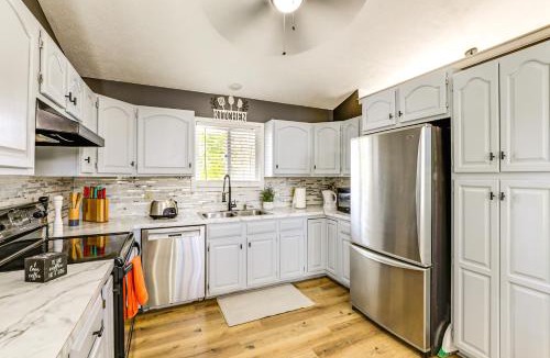 West Lincoln House | 3 Mi to UNL & Memorial Stadium: Home w/Large Yard
