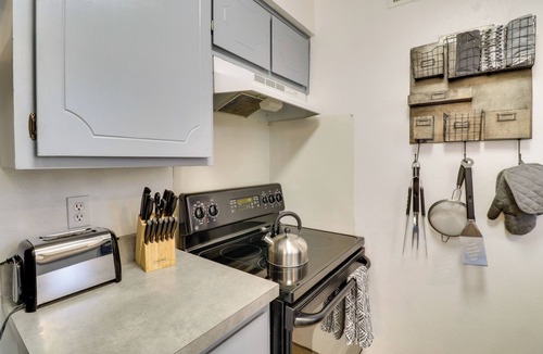 Northeast Heights Condo | 3 Mi to Uptown ABQ! Pet-Friendly Condo w/Patio