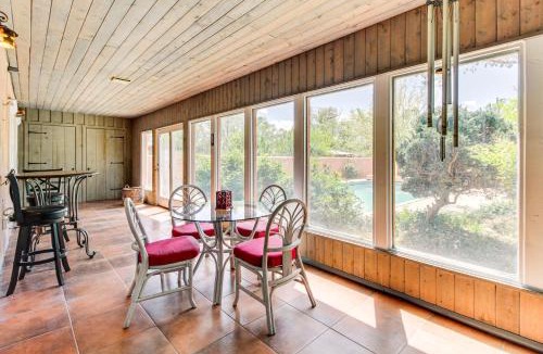 Near North Valley House | 3 Mi to Zoo & Garden: ABQ Home w/Heated Pool!