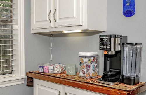 Southwood Valley House | ~ 3 miles to Kyle Field/TAMU ~ 8 min to Santa’s Wonderland ~