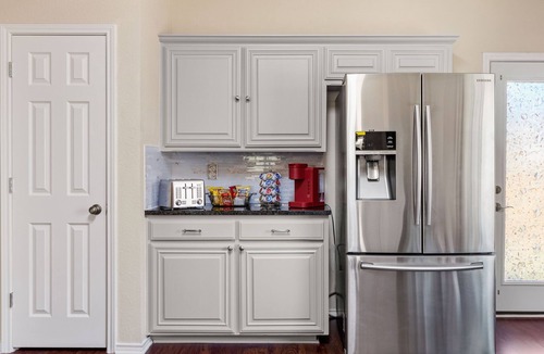 Heritage House | 3 Miles to SeaWorld 7 Miles to Lackland AFB 3BR Spacious House -sleep 10