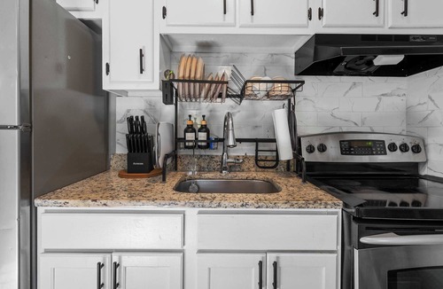 East Durham House | 3 Min to Downtown | 7 to Duke | Washer + Dryer