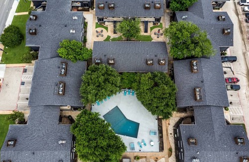 Central Arlington Apartment | 3 Min Walk to AT&T | 1BR | Parking + Pets + Gym
